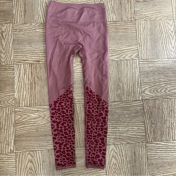 Fabletics High-Waisted Seamless Leopard Leggings size Small. - Picture 4 of 7